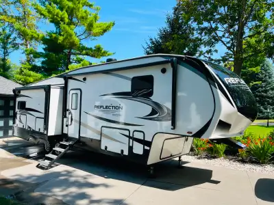 Beautiful 2022 Grand Design Reflection 5th Wheel, complete with all the accessories to start your ad...