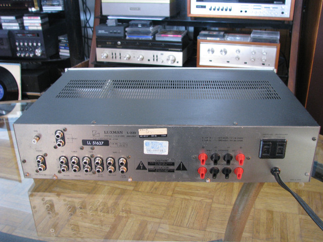 Luxman L-235 integrated amplifier in Stereo Systems & Home Theatre in Gatineau - Image 4