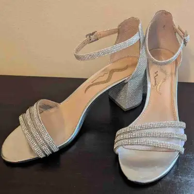 Nina Stone Silver Dreamland Size 8.