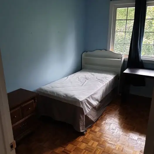 Private room for rent in 5 bed 2 bath house in Gloucester. in Room Rentals & Roommates in Ottawa - Image 7