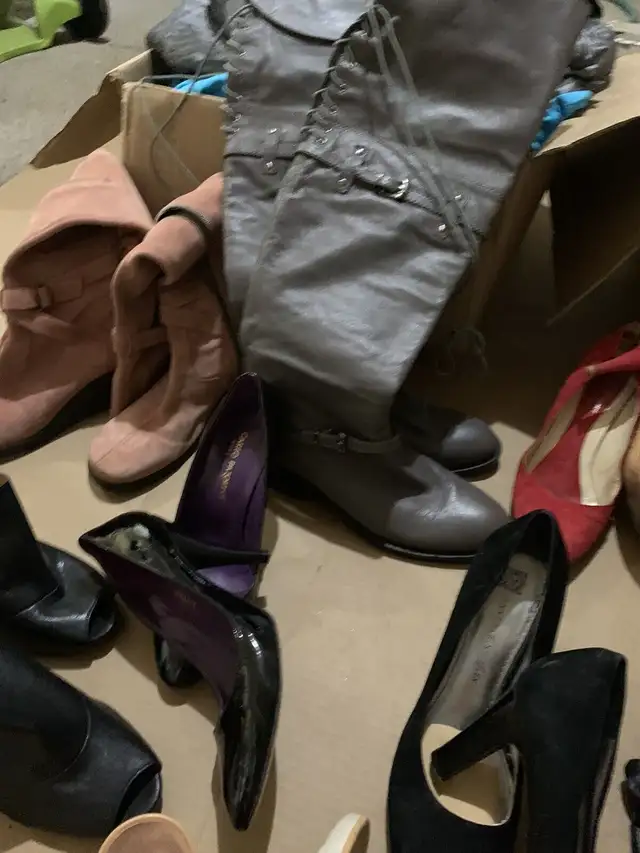 Woman’s designer  in Garage Sales in Mississauga / Peel Region - Image 6