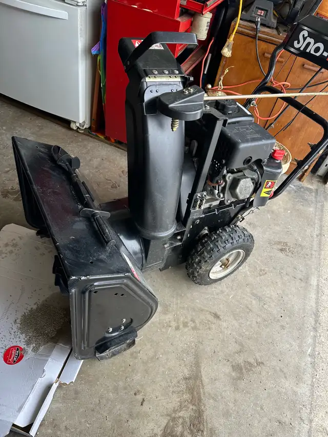 snow tek self propelled snowblower in Snowblowers in Windsor Region - Image 2