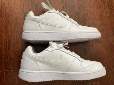 Nike Court Vision Low Size 7.5, View more