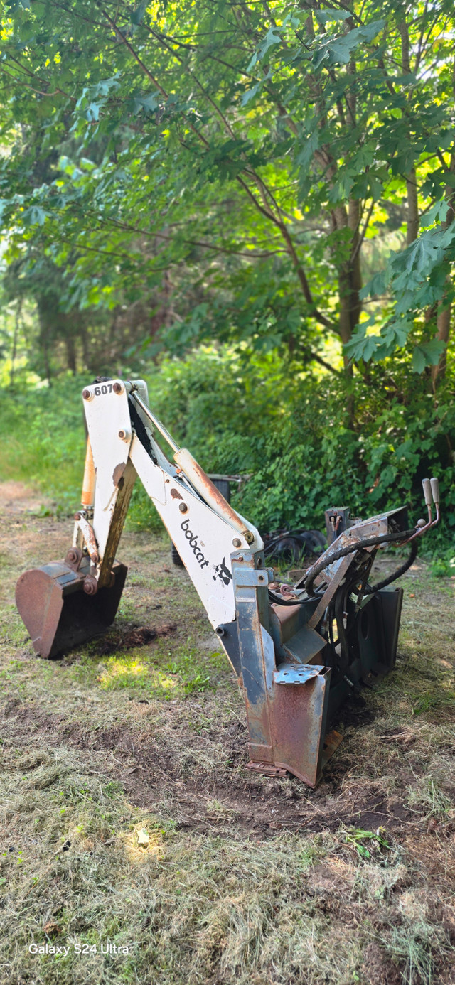 2000 New Holland Skid Steer with attachments in Heavy Equipment in Sunshine Coast - Image 4