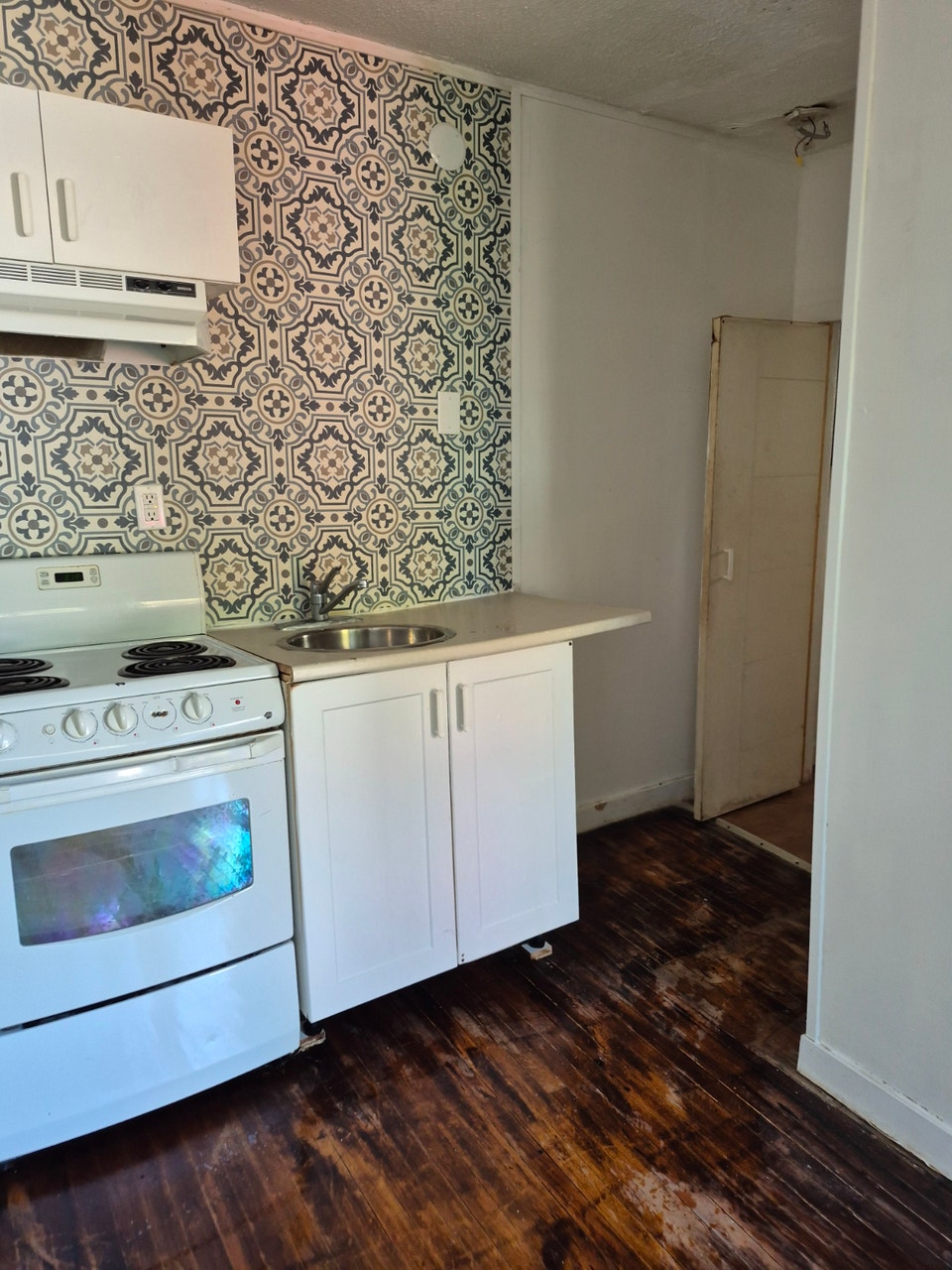 FREE INTERNET* Affordable 1BDRM, 1BATH Unit w Yard--$850 1