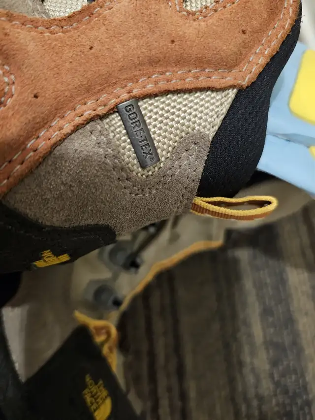 The North Face Dhaulagiri GTX Women's sz 7 in Women's - Shoes in Edmonton - Image 5