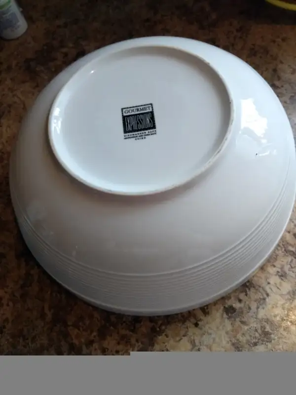 Ceramic cooking/serving bowl in Other in St. Catharines - Image 3