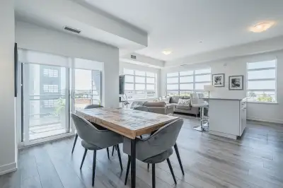 Bright 2 bed, 2 bath, 2 balcony, underground parking!