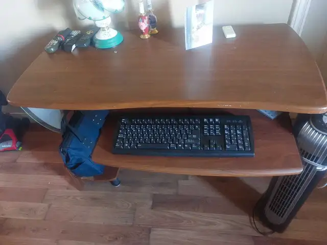 Used computer desk. in Other in Charlottetown - Image 3