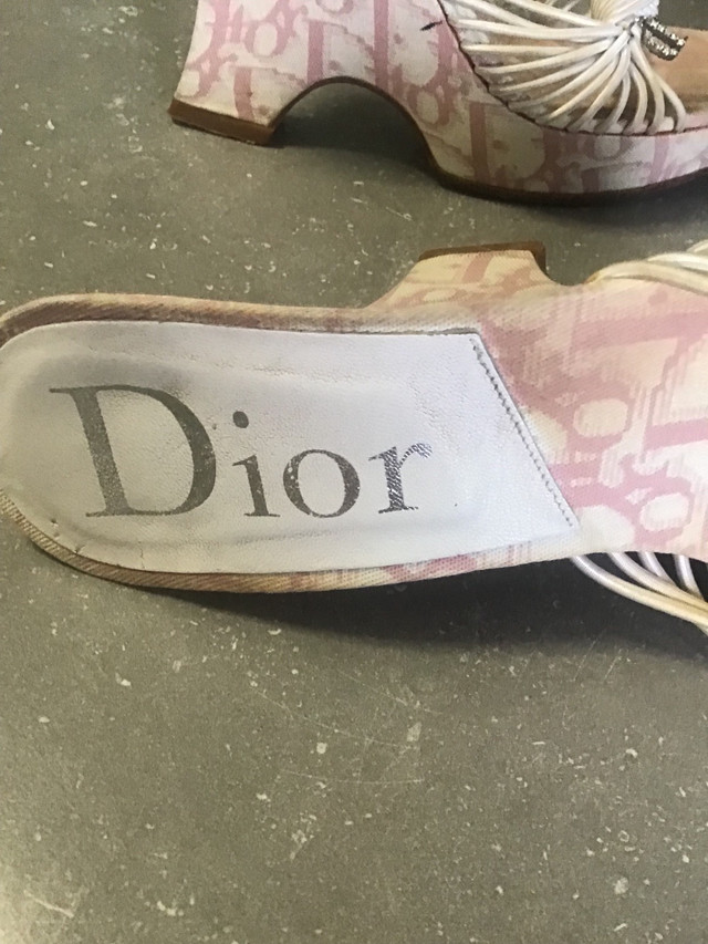 Christian Dior beautiful authentic shoes in Women's - Shoes in Burnaby/New Westminster - Image 2