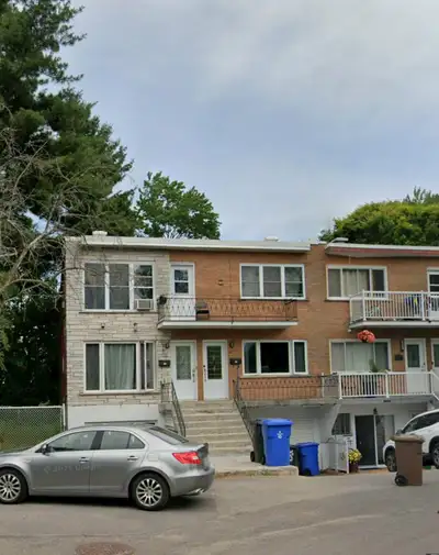 Beau logement au sous-sol d’un triplex , situé dans un rond point, quartier paisible à 5 minutes del...