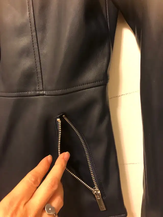 Leather jacket in Women's - Tops & Outerwear in Mississauga / Peel Region - Image 6