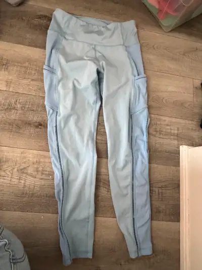 Joe Fresh powder blue leggings (M) with pockets, View more