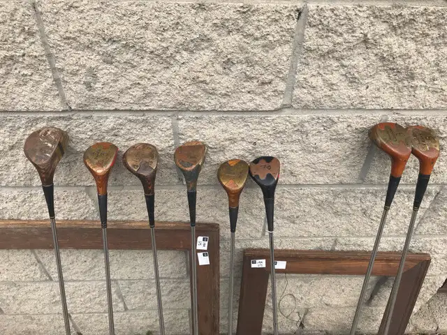 DYNATOUR GOLF BAG +  MANY OLD WOOD HEAD CLUBS PING in Arts & Collectibles in Mississauga / Peel Region - Image 3