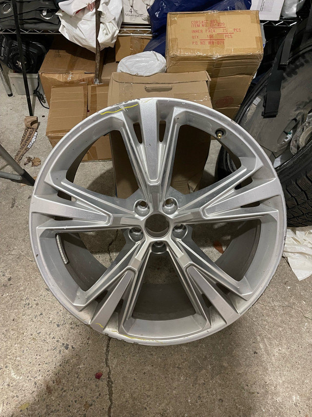 Original Audi Q8 mag rim for sale dans Autos et camions  à Ville de Montréal - Image 3