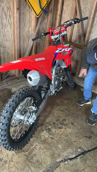 Bought brand new in fall 2024. There’s maybe 2.5 hours on it — if that. You can tell just by looking...