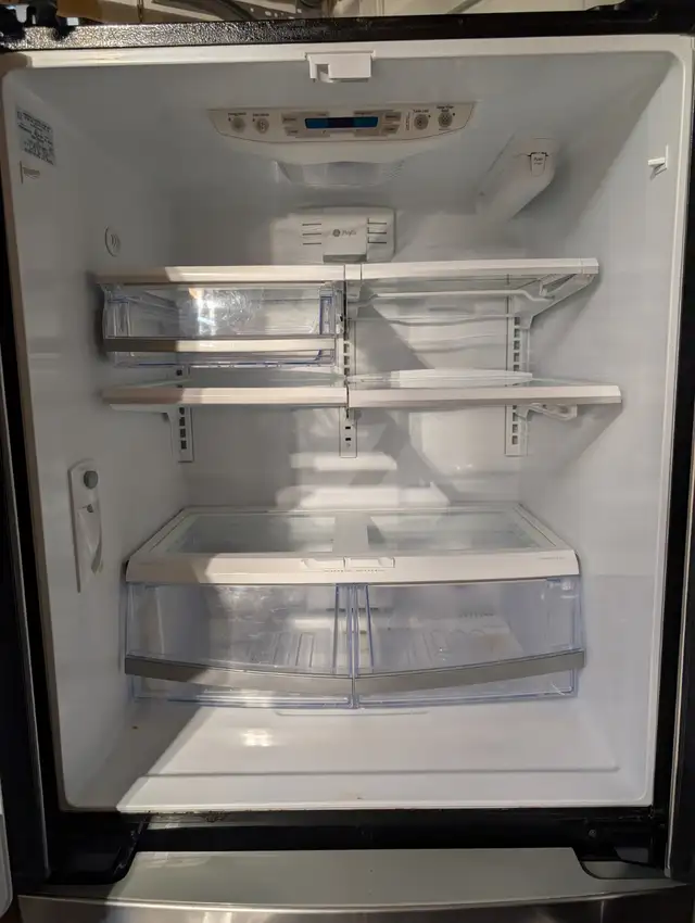Fridge/Freezer, GE Profile in Refrigerators in Kitchener / Waterloo - Image 4