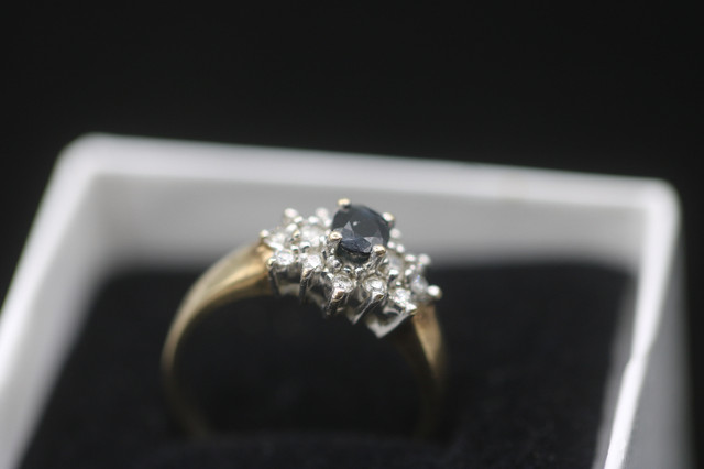 10KT Yelow and White Gold Ring W/ Sapphire and Diamonds (#4550) in Jewellery & Watches in City of Halifax - Image 3