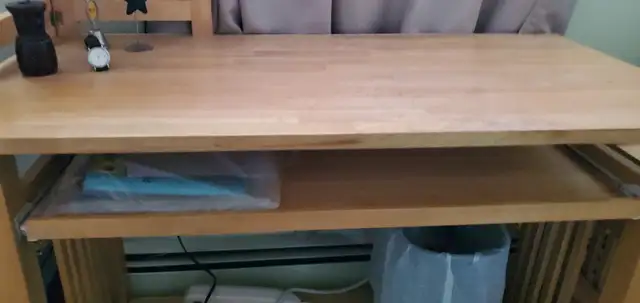 Wooden Desk in Desks in St. Catharines - Image 4