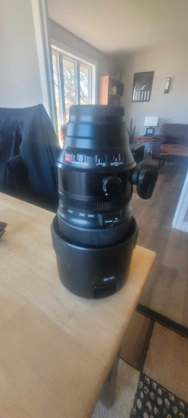Fujifilm 100-400mm XF Zoom Lens- $1800 in Cameras & Camcorders in London
