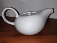 Vintage Russel Wright in NEW condition   Coffee/Teapot etc..