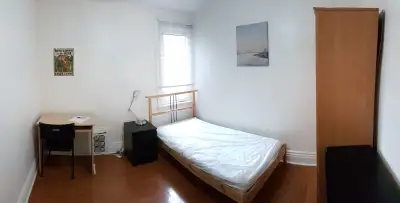 Queen Room - Rent $750/Month + $100 Utilities/Month! Available October 1st Lease Term - Lease prefer...