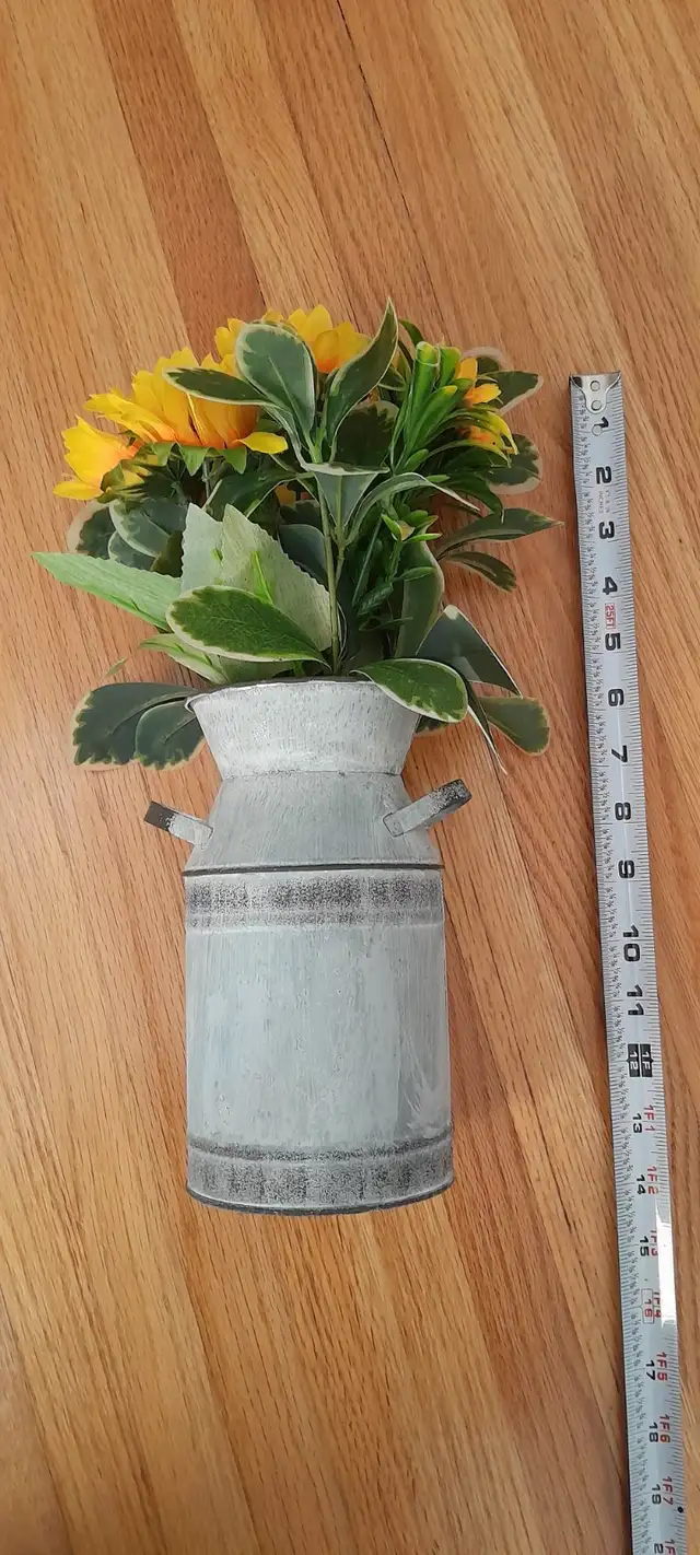 Decorative Flower Arrangement63654761264259124