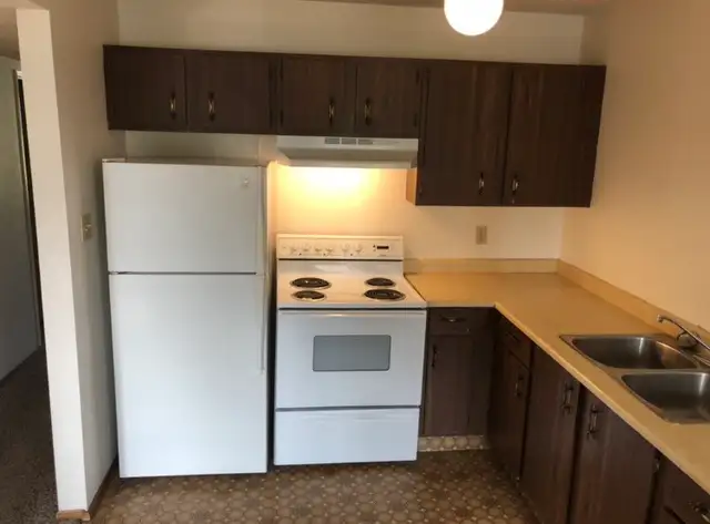 2 Bedroom upstairs townhouse, with In-Suite Laundry for Rent