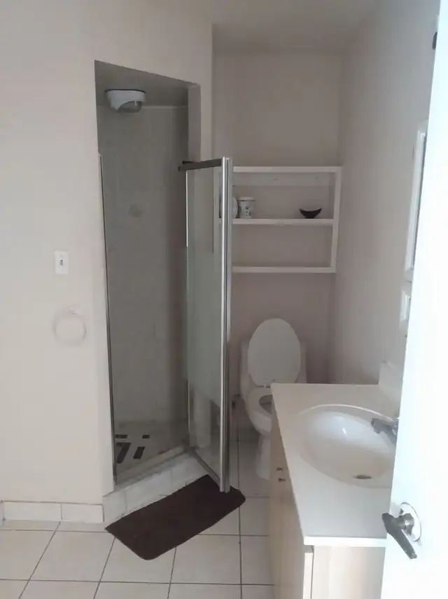 3 Bdr. Apt. near Warden Stn., mins to Bloor/Yonge-2 months Free in Long Term Rentals in City of Toronto - Image 9