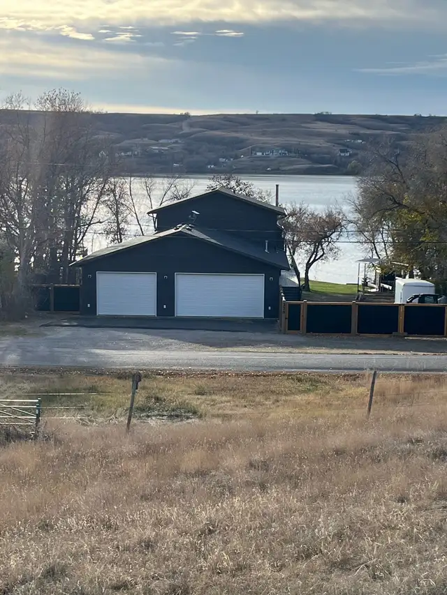 Lakefront home for sale in Houses for Sale in Moose Jaw - Image 7