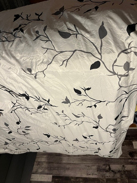 Reversible Duvet Cover - Queen Set in Bedding in Ottawa - Image 7