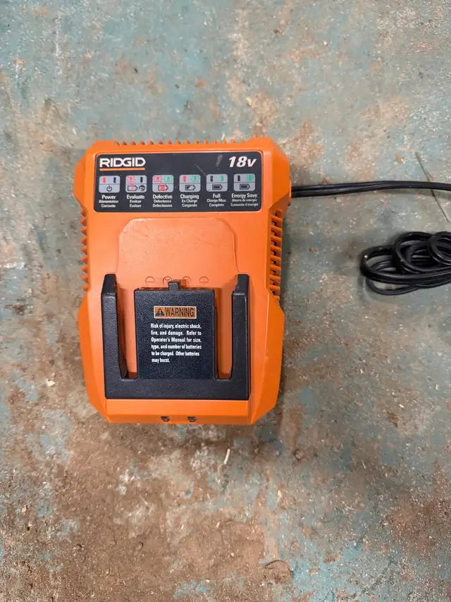 Milwaukee & Ridgid Battery Chargers in Power Tools in Hamilton - Image 5