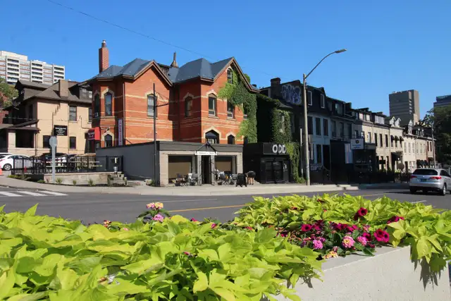 1 Bedroom apartment in historic Durand neighbourhood