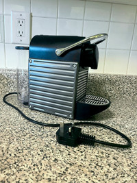 Krups Nespresso Pixie Coffee Machine w/European Plug