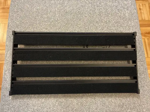 guitar pedal board in Amps & Pedals in Ottawa - Image 2