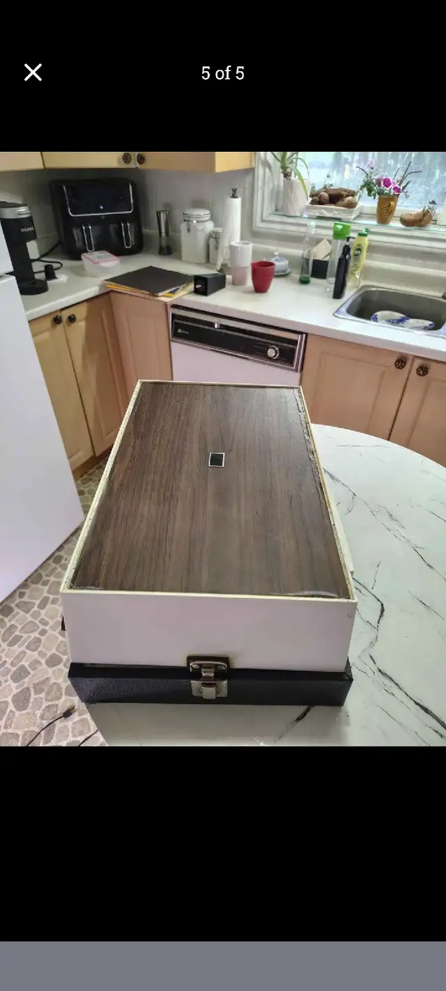 vintage electrohome suit case turntable  in General Electronics in Owen Sound - Image 6