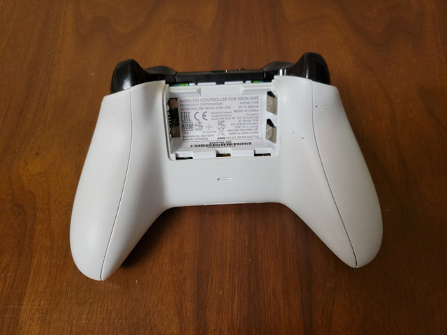 White Xbox One Wireless Controller – PLEASE READ in XBOX One in Cole Harbour - Image 3