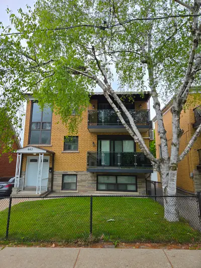 Beautiful Two Bedroom For Rent Danforth/Greenwood