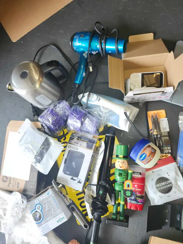 Assorted Household Goods Bundle in Multi-item in Hamilton - Image 4