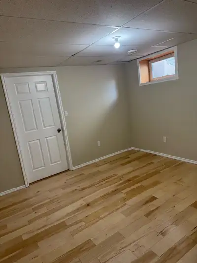 5 Bedroom house with single garage attached 3 car driveway 3 full bathrooms Kids park across street...