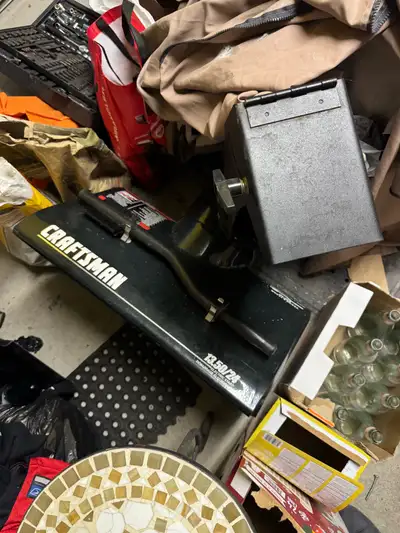 * Briggs & Stratton 1350 snow series Craftsman snow blower500$ N, View more