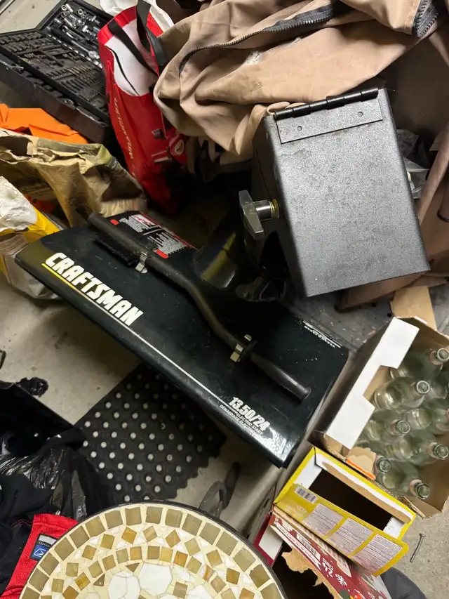 * Briggs & Stratton 1350 snow series Craftsman snow blower500$ N in Snowblowers in Laval / North Shore - Image 2
