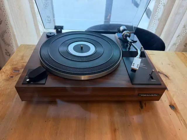 Realistic LAB-250 turntable/ Shure Cartridge in Stereo Systems & Home Theatre in Gatineau - Image 2