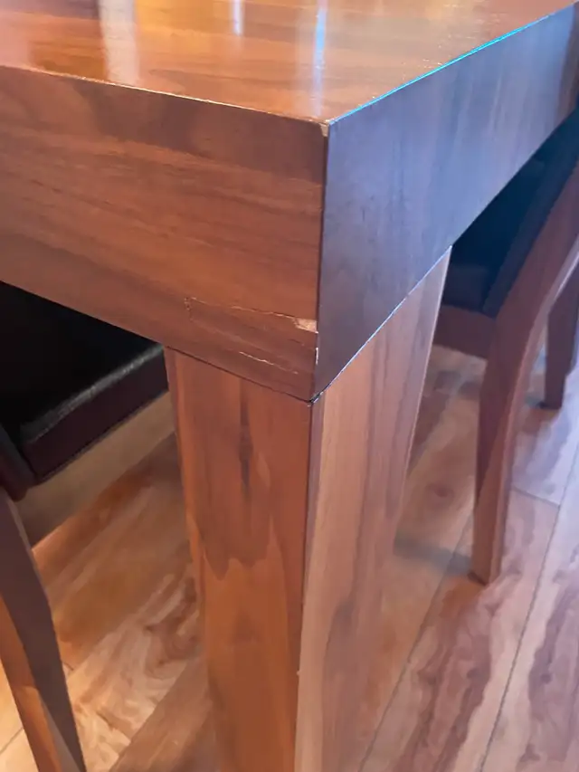 Ensemble de table et chaises in Dining Tables & Sets in Longueuil / South Shore - Image 3