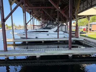 **Spacious Family Cruiser Ready for the Water** Turn key and ready for your next adventure! This 199...