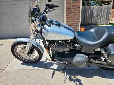Twin Cam 88, Low mileage, Touring Seat and Original Seat, Passenger Backrest, Saddlebags, Luggage Ra...
