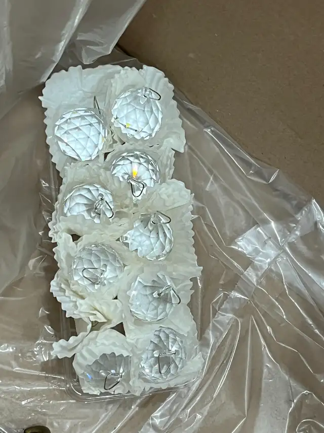 Crystal chandelier in Indoor Lighting & Fans in Markham / York Region - Image 4