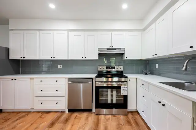 Renovated 3+3 Semi, 2 Kitchens, Parking for 6 – Beside a Farm, photo 2 of 4