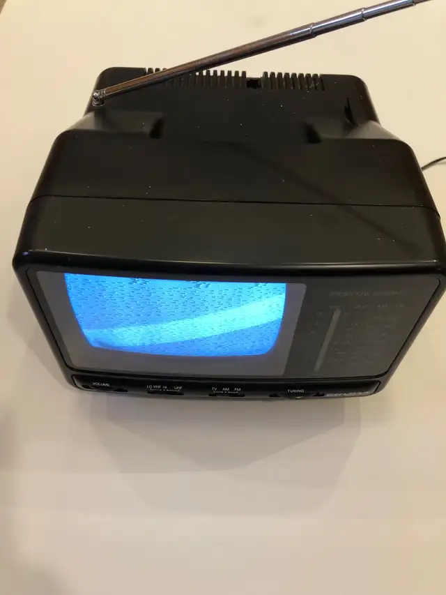 Genexxa Vintage Black & White Portable TV with Am/Fm Radio. in TVs in Saint John - Image 3