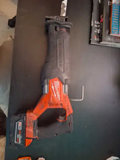 Great condition milwaukee brushless full sawzal also comes with a 5 am battery great deal dont miss...